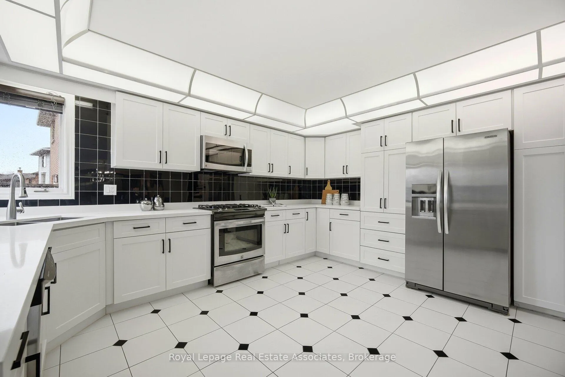 Photo 24 of 100 National Drive, Hamilton, Gershome — HOMEH