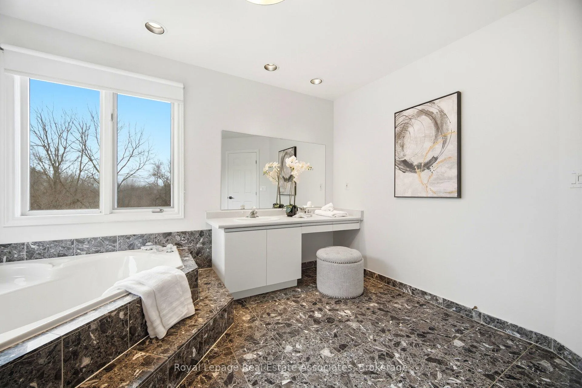 Photo 38 of 100 National Drive, Hamilton, Gershome — HOMEH