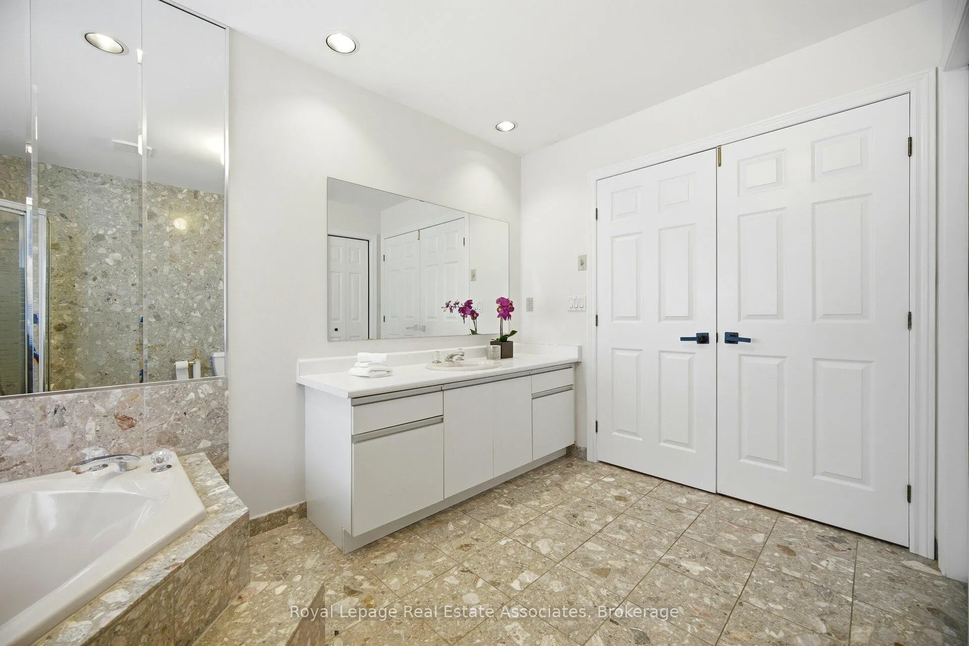 Photo 45 of 100 National Drive, Hamilton, Gershome — HOMEH