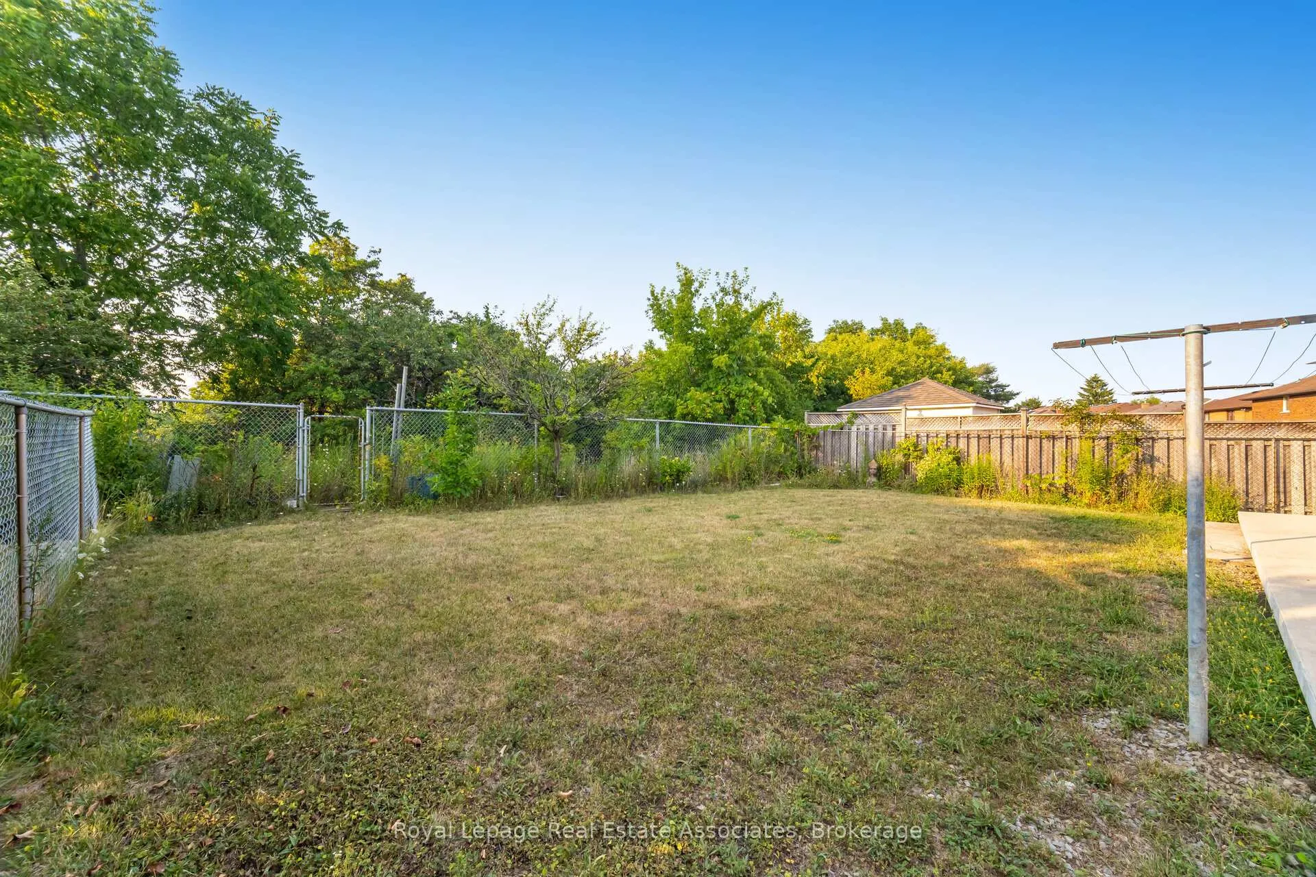 Photo 48 of 100 National Drive, Hamilton, Gershome — HOMEH