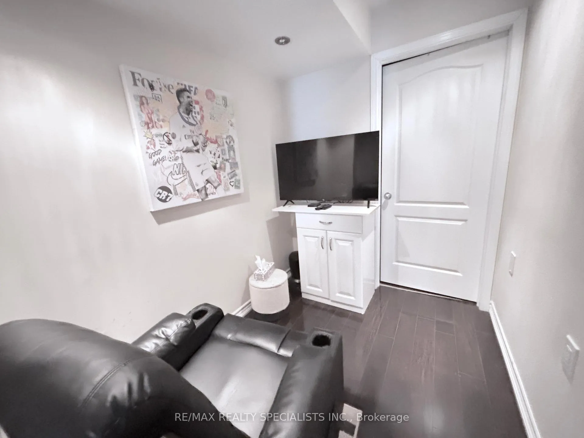 Photo 2 of 931 Nadalin Heights, Milton, Willmott — HOMEH