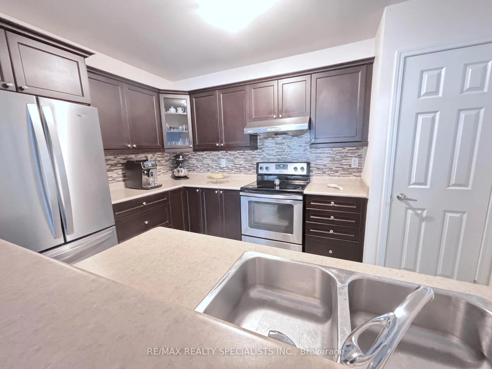 Photo 3 of 931 Nadalin Heights, Milton, Willmott — HOMEH