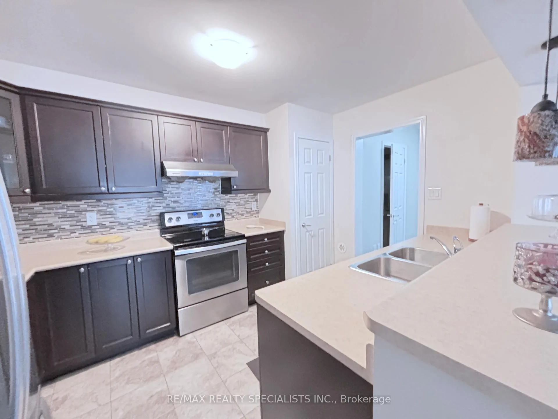 Photo 4 of 931 Nadalin Heights, Milton, Willmott — HOMEH