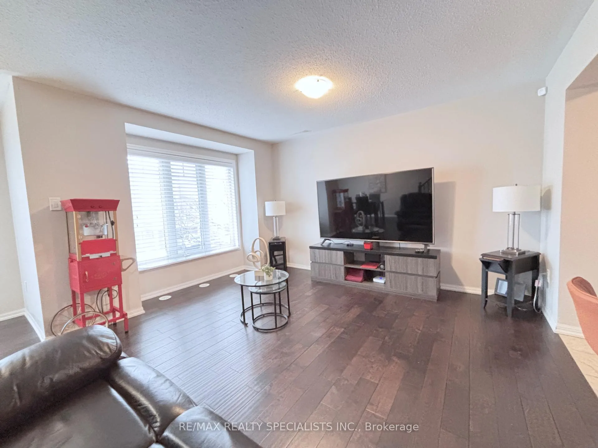 Photo 5 of 931 Nadalin Heights, Milton, Willmott — HOMEH