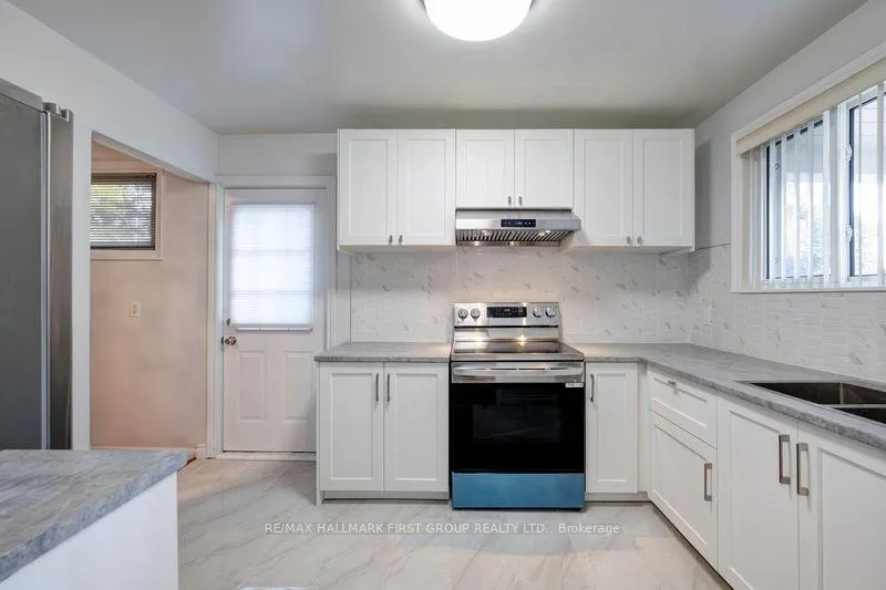 Photo 2 of 1000 Wardman Crescent, Whitby, Williamsburg — HOMEH