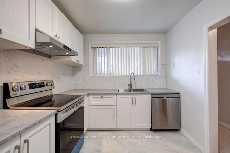Photo 9 of 1000 Wardman Crescent, Whitby, Williamsburg — HOMEH