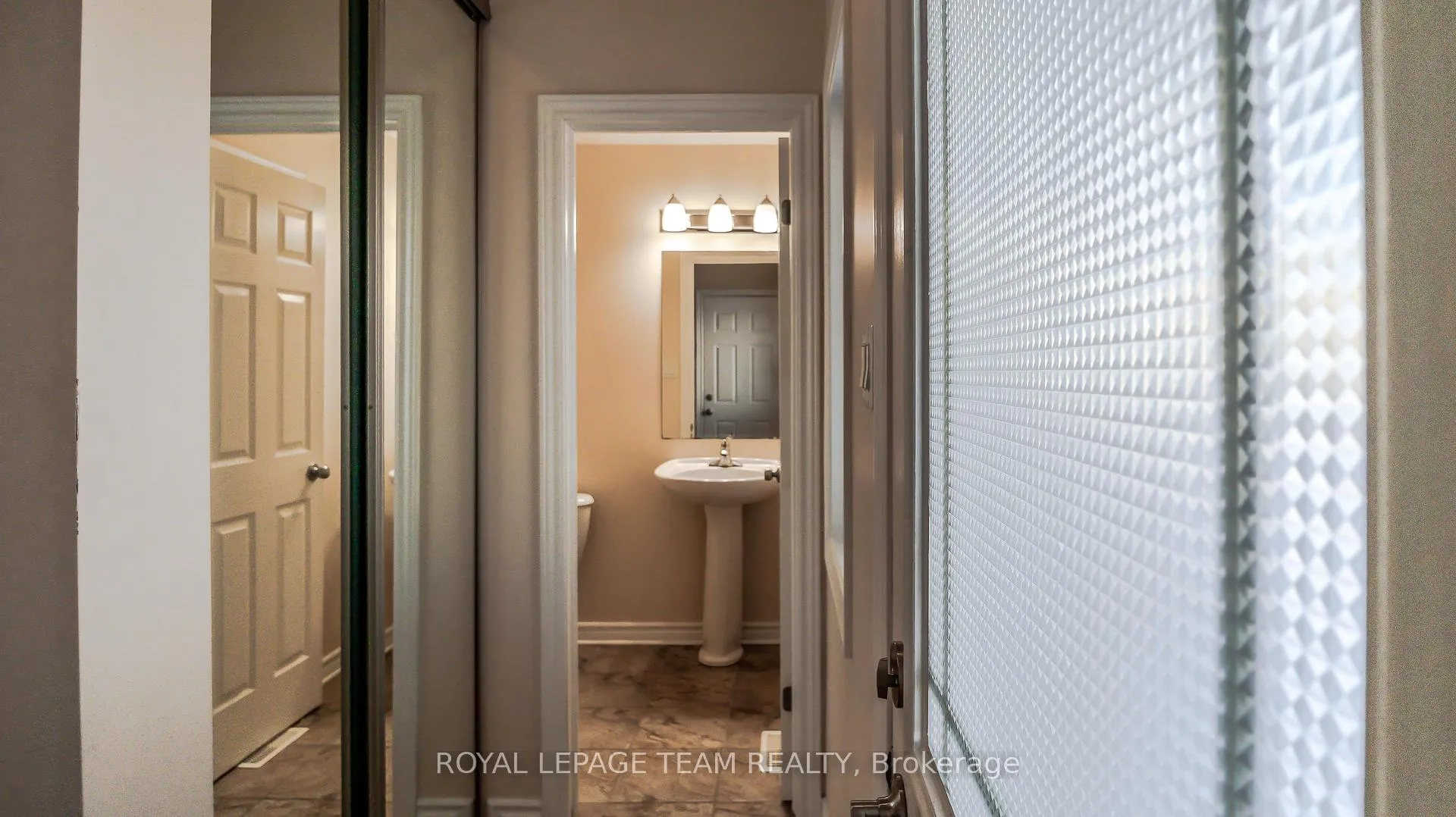 Photo 2 of 403 Temiskaming Crescent, Ottawa, Barrhaven - Strandherd — HOMEH