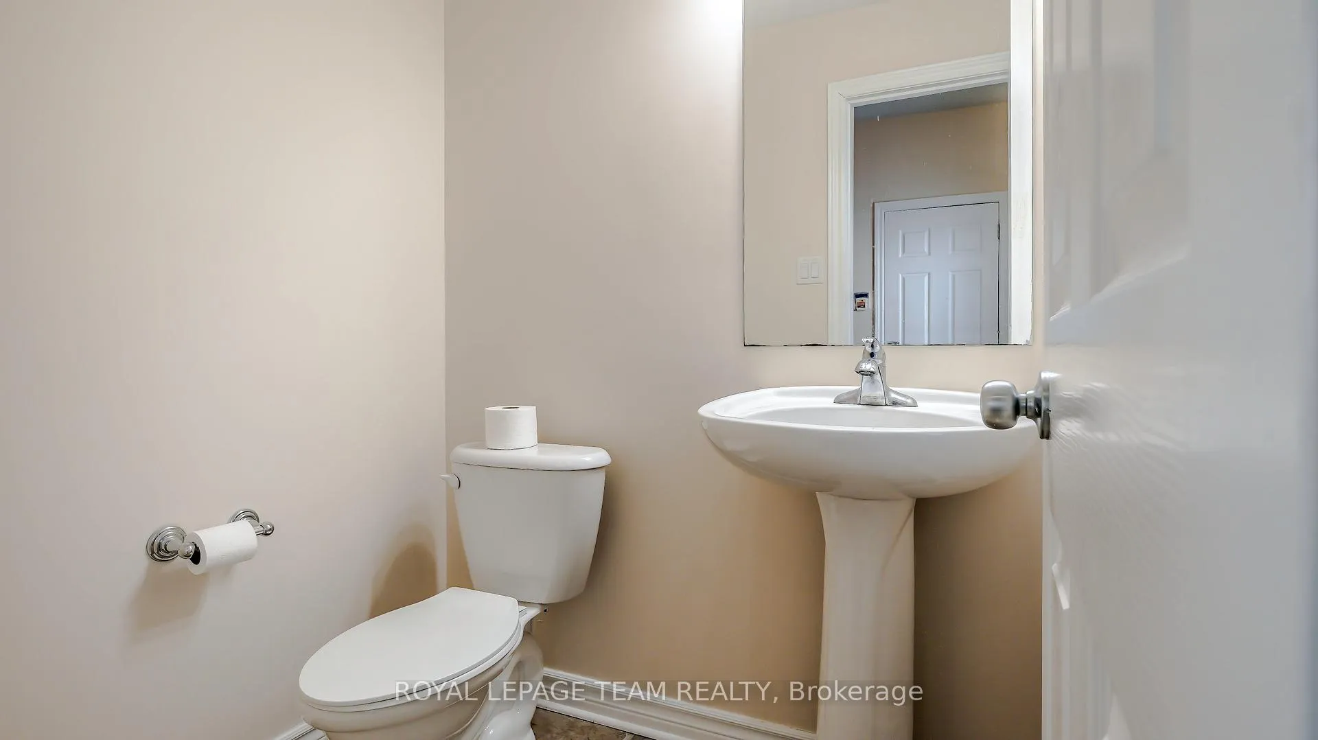 Photo 3 of 403 Temiskaming Crescent, Ottawa, Barrhaven - Strandherd — HOMEH