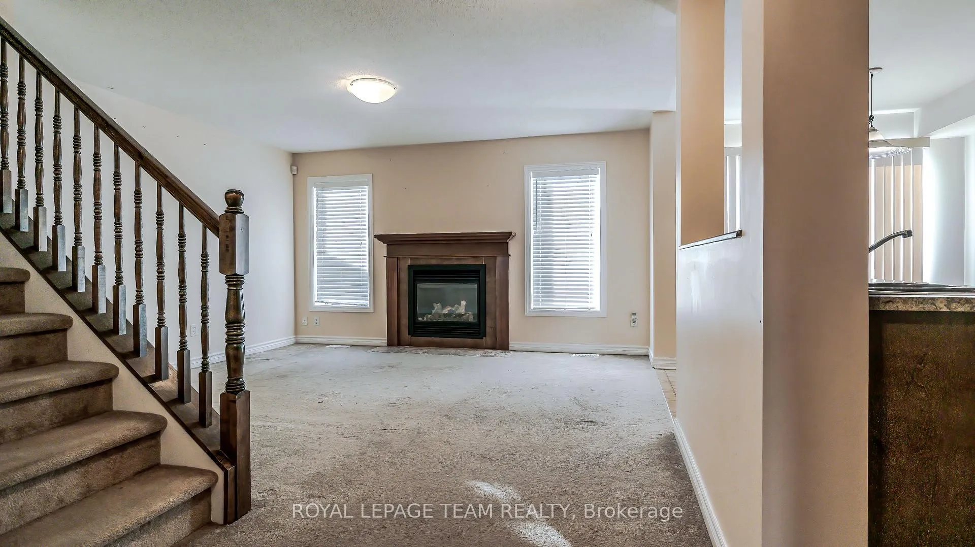 Photo 6 of 403 Temiskaming Crescent, Ottawa, Barrhaven - Strandherd — HOMEH