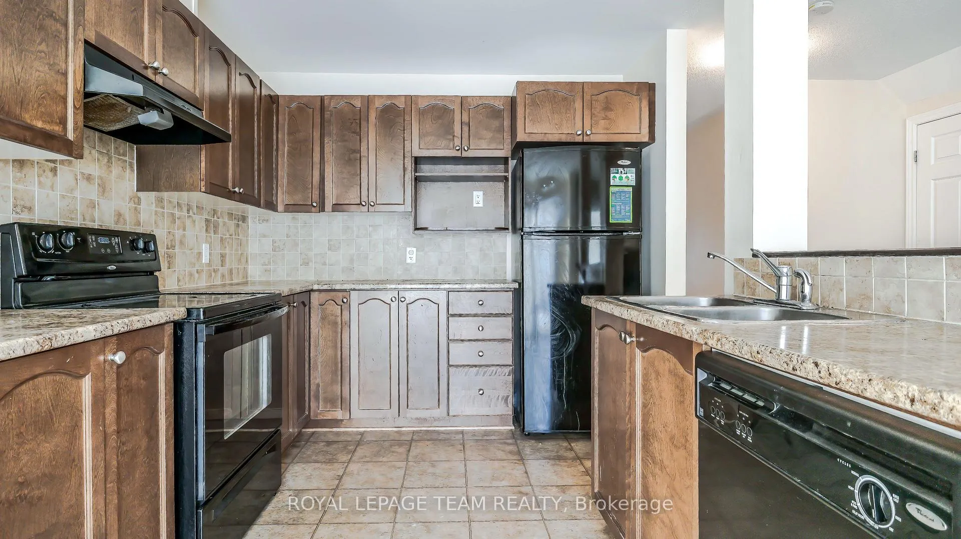 Photo 10 of 403 Temiskaming Crescent, Ottawa, Barrhaven - Strandherd — HOMEH