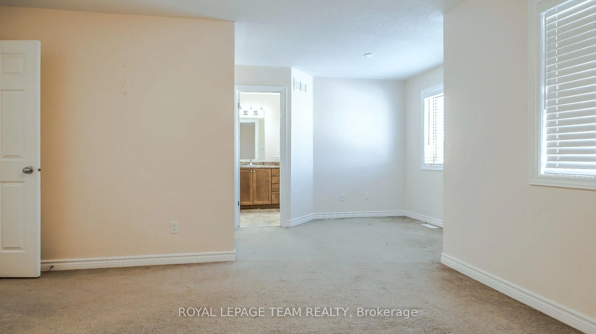 Photo 15 of 403 Temiskaming Crescent, Ottawa, Barrhaven - Strandherd — HOMEH