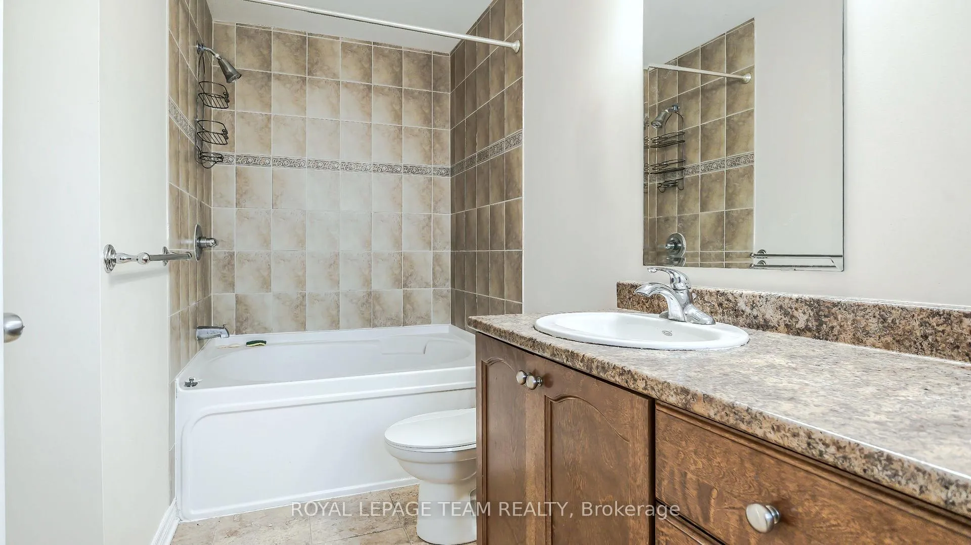 Photo 17 of 403 Temiskaming Crescent, Ottawa, Barrhaven - Strandherd — HOMEH