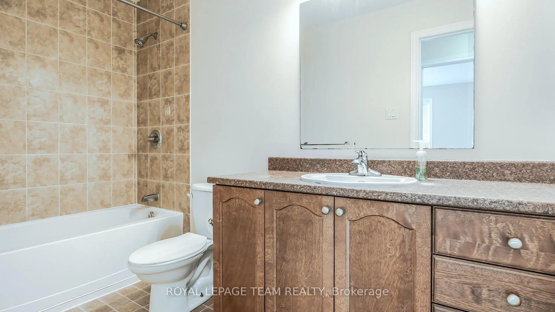Photo 19 of 403 Temiskaming Crescent, Ottawa, Barrhaven - Strandherd — HOMEH