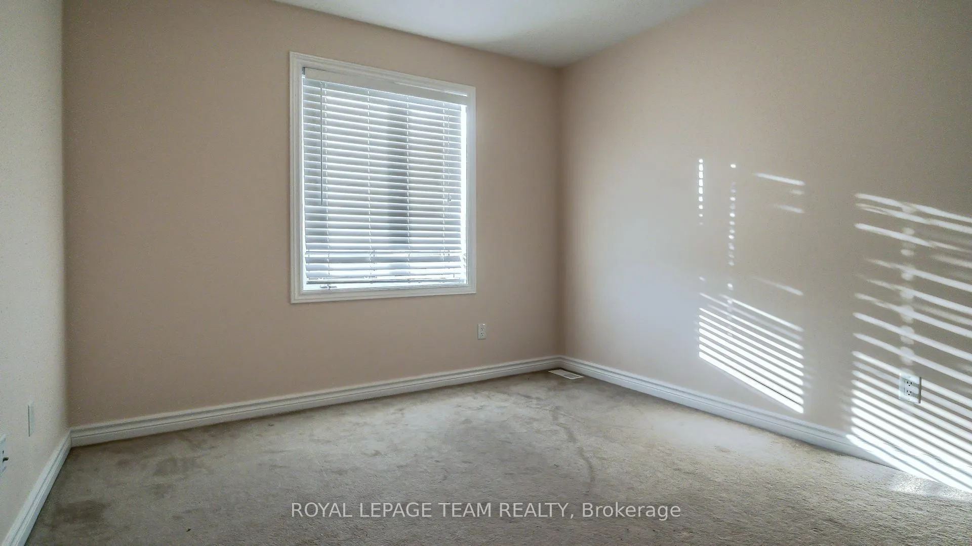 Photo 20 of 403 Temiskaming Crescent, Ottawa, Barrhaven - Strandherd — HOMEH