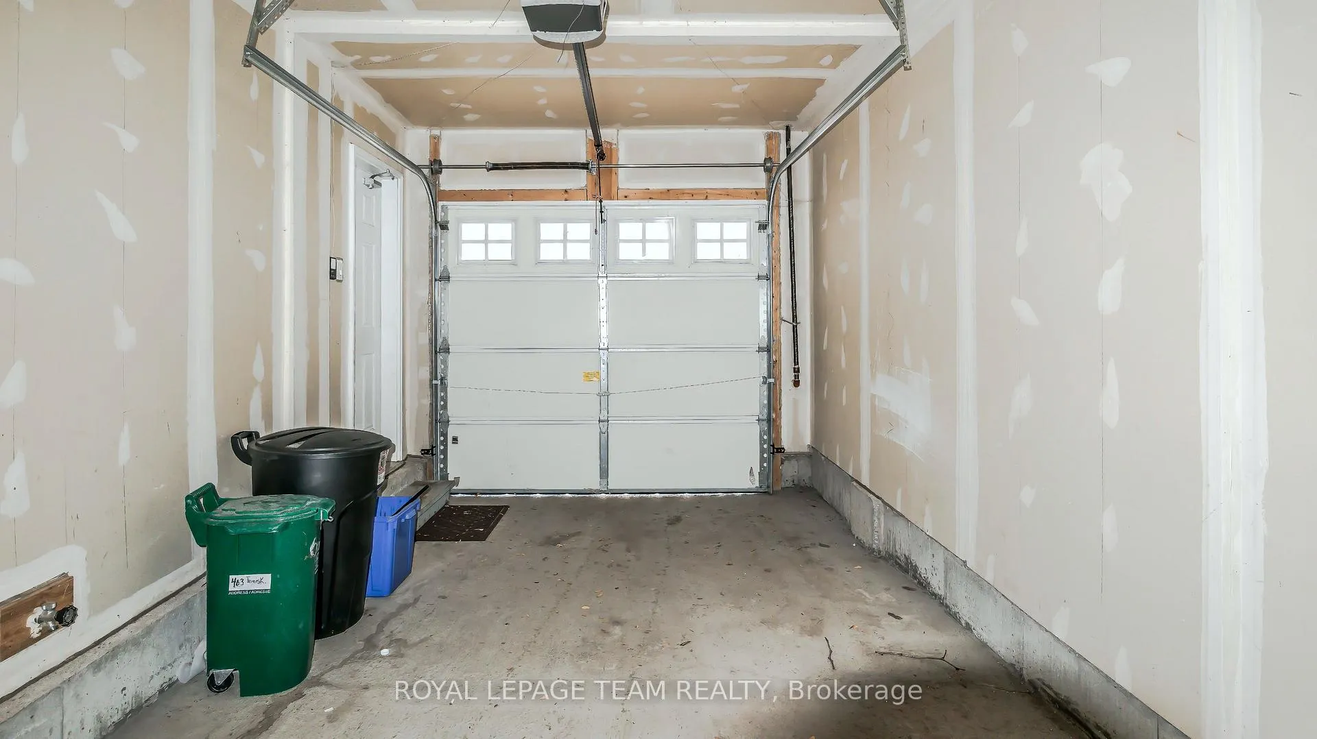 Photo 22 of 403 Temiskaming Crescent, Ottawa, Barrhaven - Strandherd — HOMEH