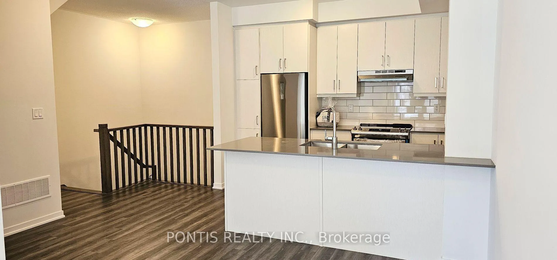 Photo 6 of Unit TH 200, 141 Honeycrisp Crescent, Vaughan, Concord — HOMEH