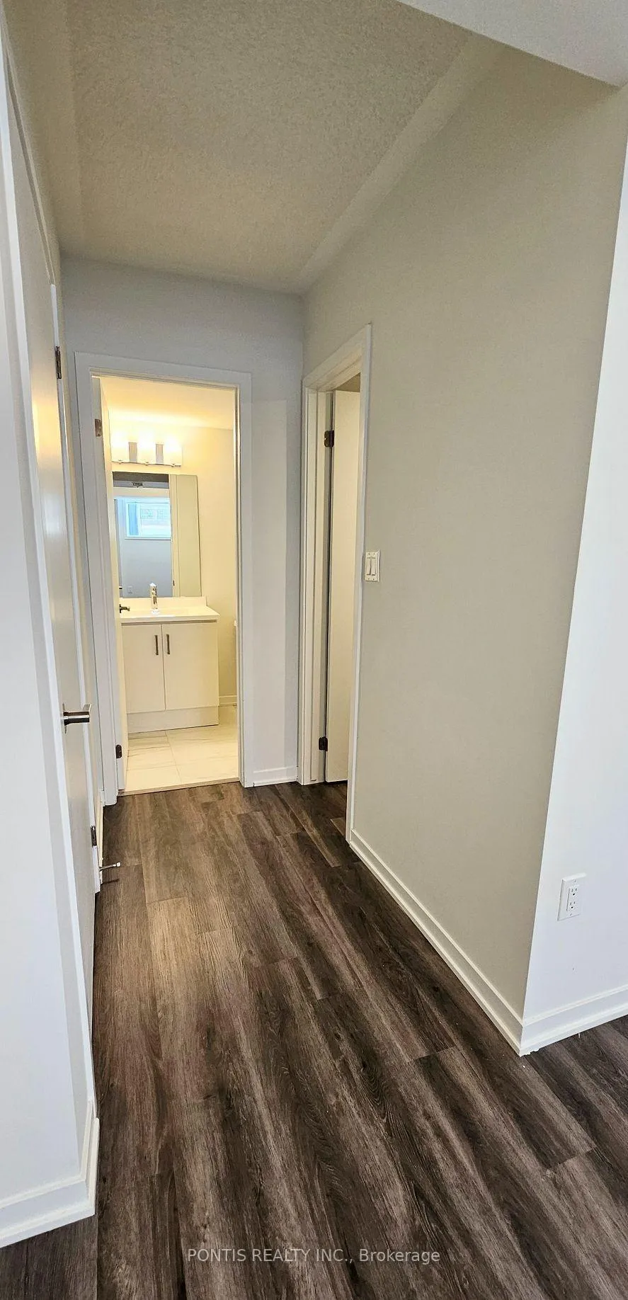 Photo 17 of Unit TH 200, 141 Honeycrisp Crescent, Vaughan, Concord — HOMEH