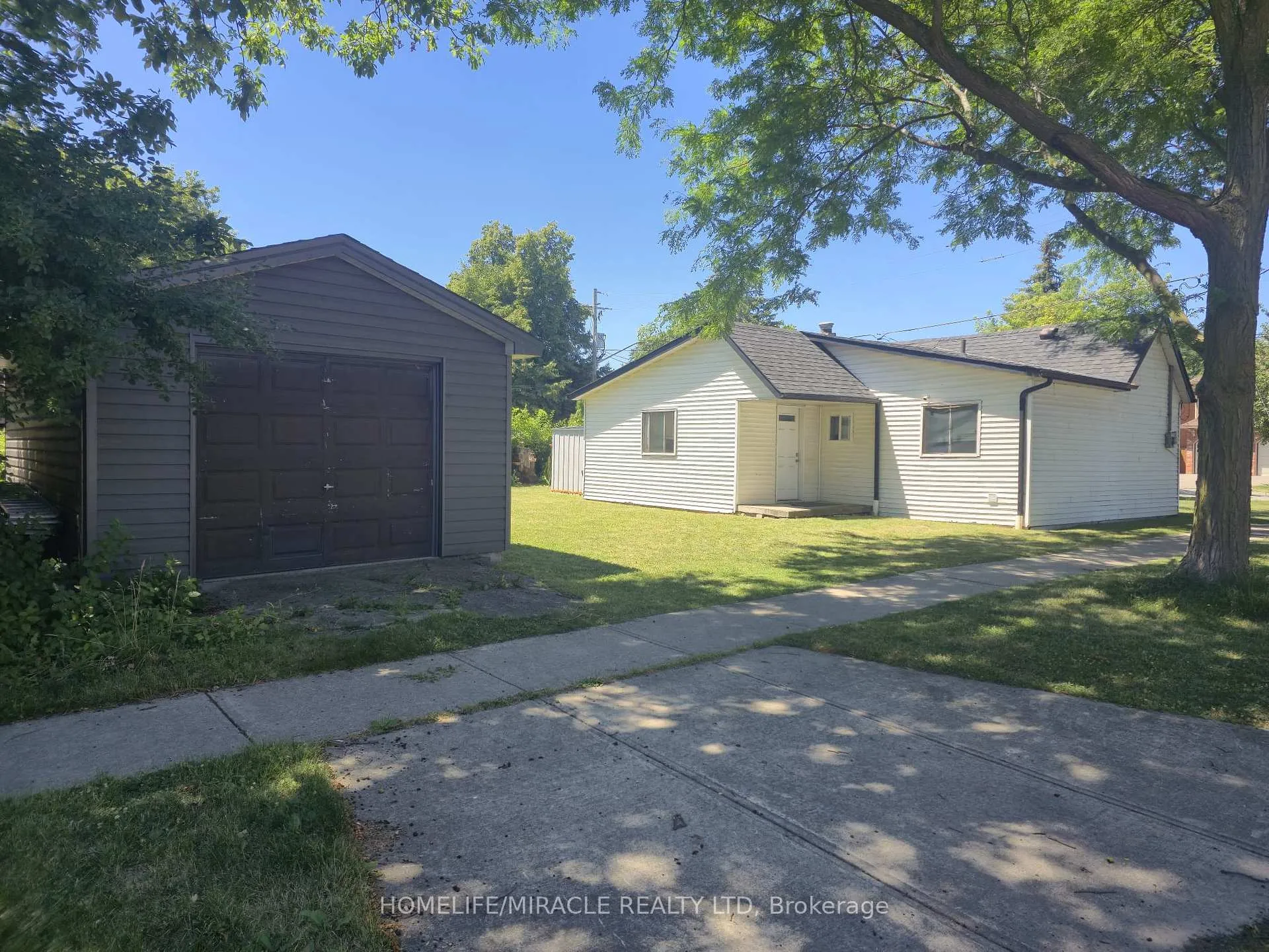 Photo 6 of 82 Teal Avenue, Hamilton, Lakeshore — HOMEH