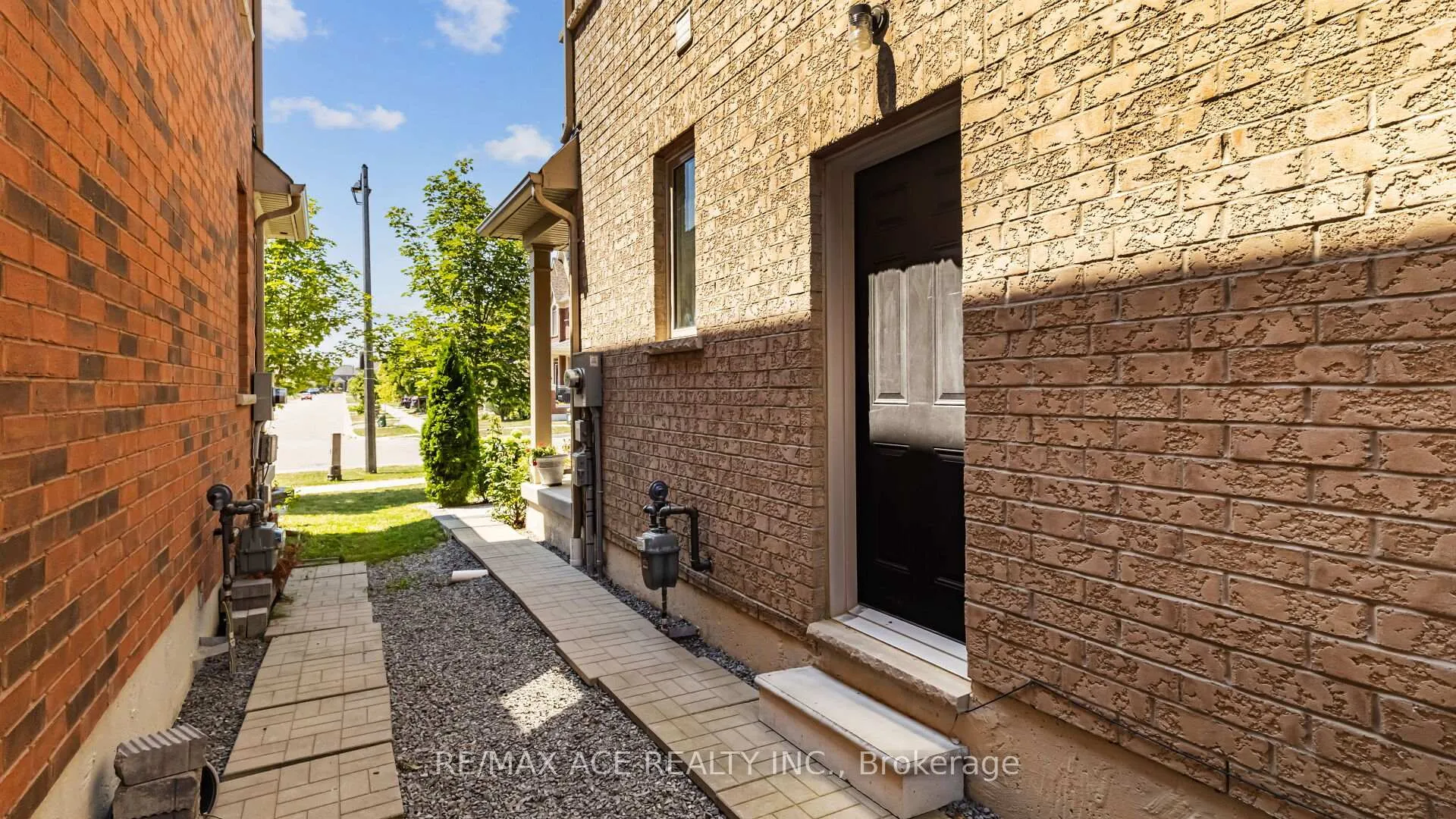 Photo 4 of Unit Basement, 411 Windfields Farm Drive W, Oshawa, Windfields — HOMEH