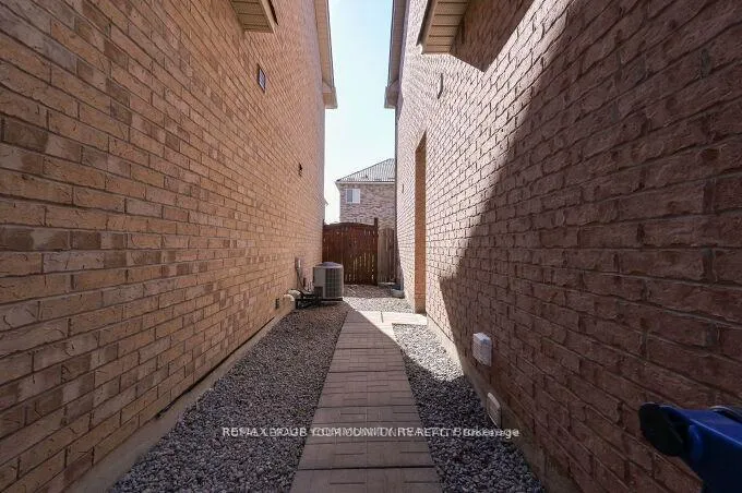 Photo 2 of Unit Lower unit, 128 Watsonbrook Drive, Brampton, Sandringham-Wellington — HOMEH