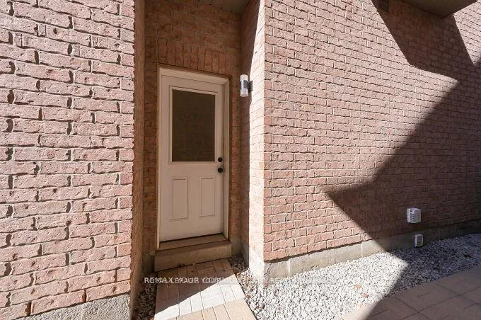 Photo 3 of Unit Lower unit, 128 Watsonbrook Drive, Brampton, Sandringham-Wellington — HOMEH