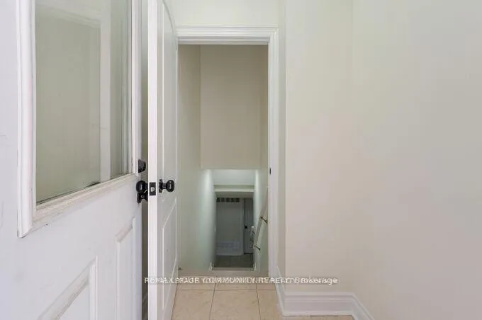 Photo 4 of Unit Lower unit, 128 Watsonbrook Drive, Brampton, Sandringham-Wellington — HOMEH