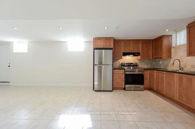 Photo 5 of Unit Lower unit, 128 Watsonbrook Drive, Brampton, Sandringham-Wellington — HOMEH