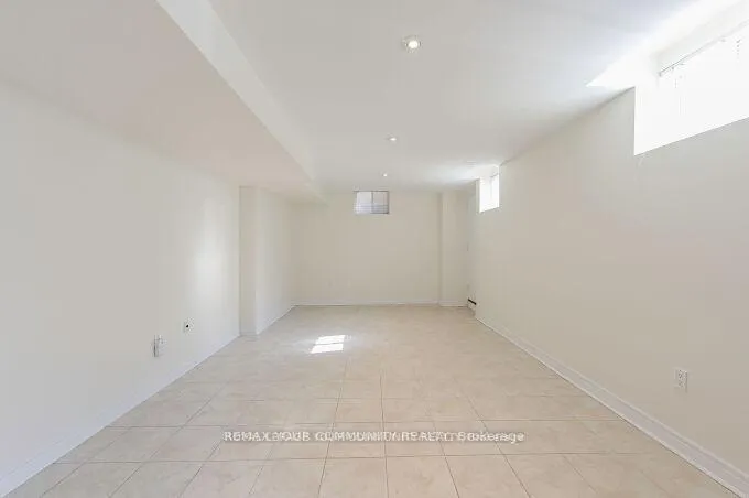 Photo 7 of Unit Lower unit, 128 Watsonbrook Drive, Brampton, Sandringham-Wellington — HOMEH