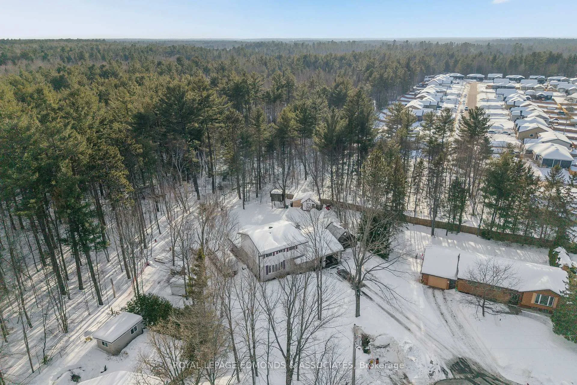 Photo 2 of 43 Lisa Crescent, Petawawa — HOMEH