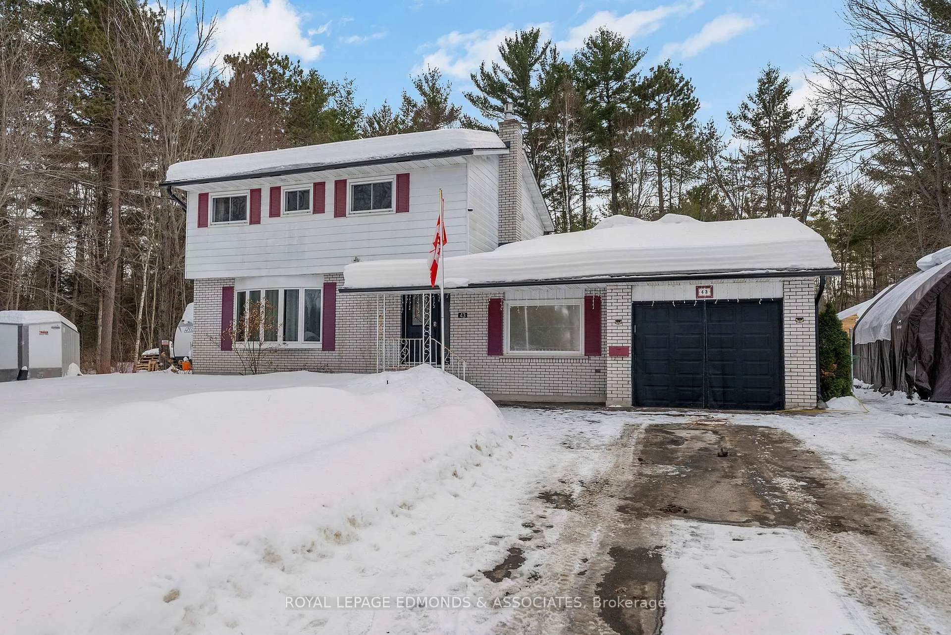 Photo 4 of 43 Lisa Crescent, Petawawa — HOMEH