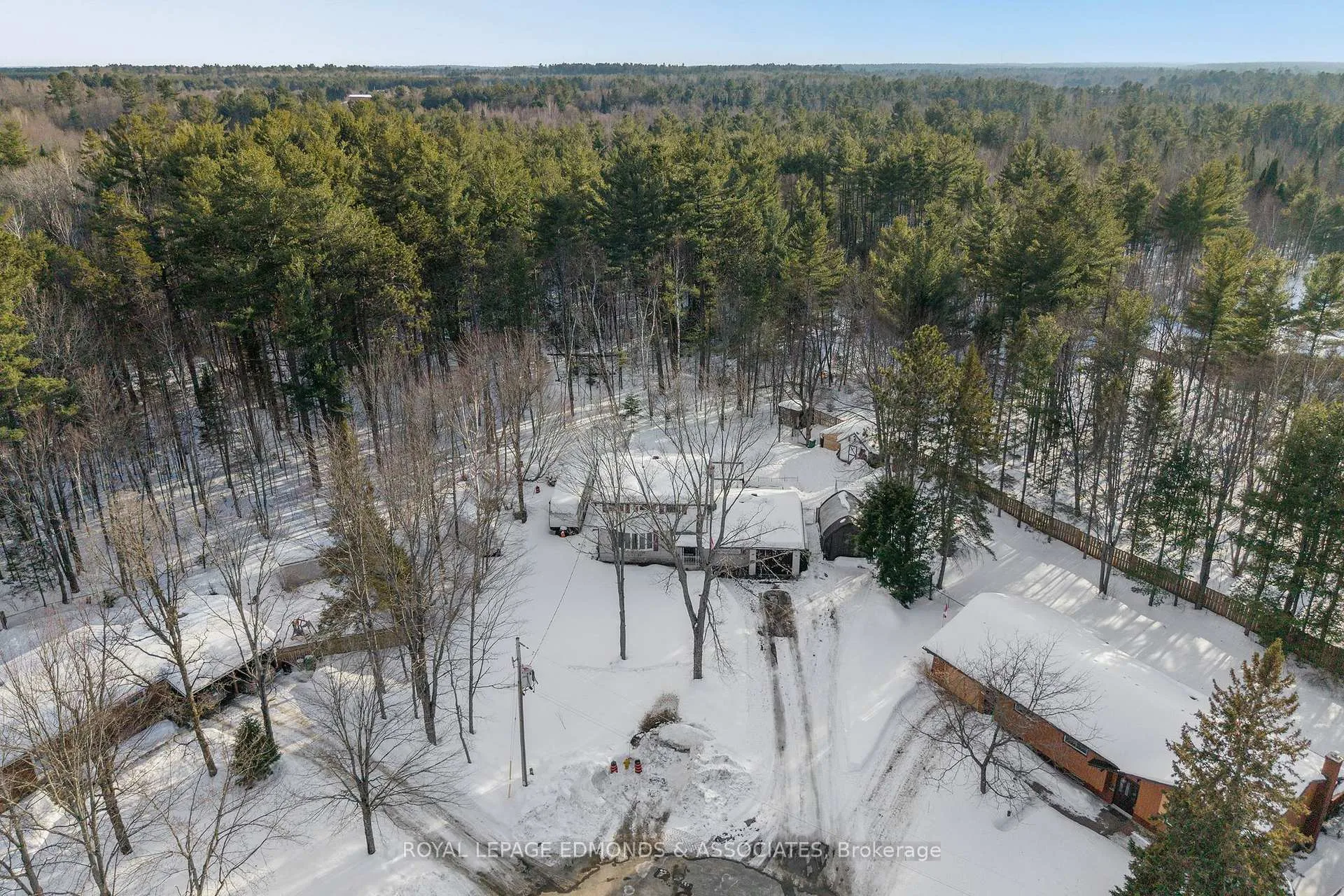 Photo 5 of 43 Lisa Crescent, Petawawa — HOMEH