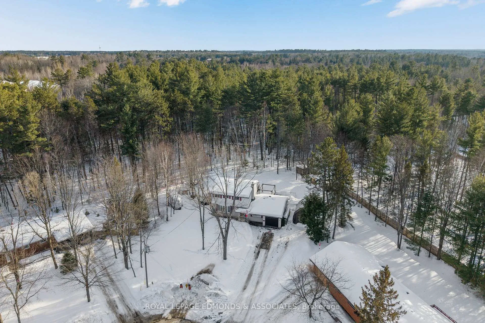 Photo 6 of 43 Lisa Crescent, Petawawa — HOMEH