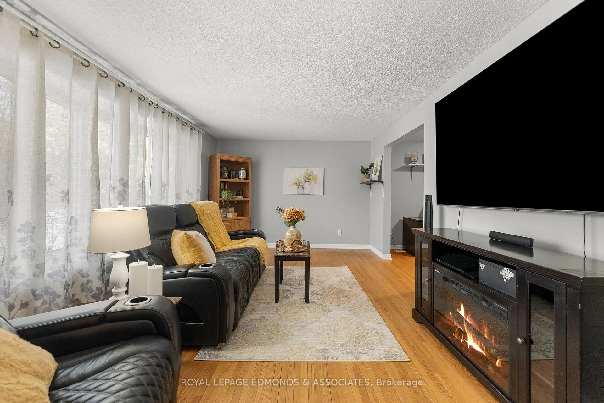 Photo 7 of 43 Lisa Crescent, Petawawa — HOMEH