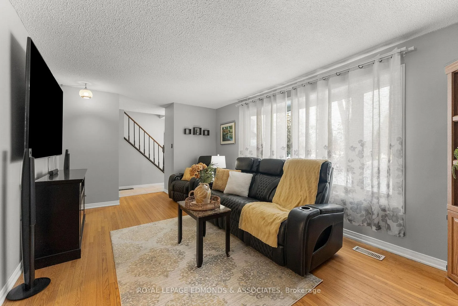 Photo 8 of 43 Lisa Crescent, Petawawa — HOMEH