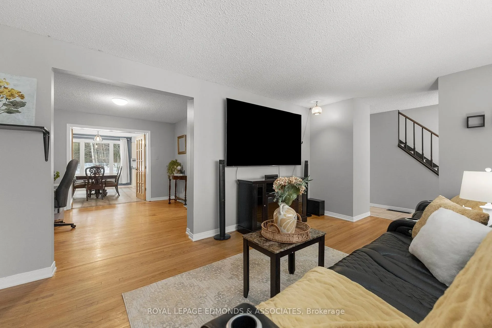 Photo 9 of 43 Lisa Crescent, Petawawa — HOMEH