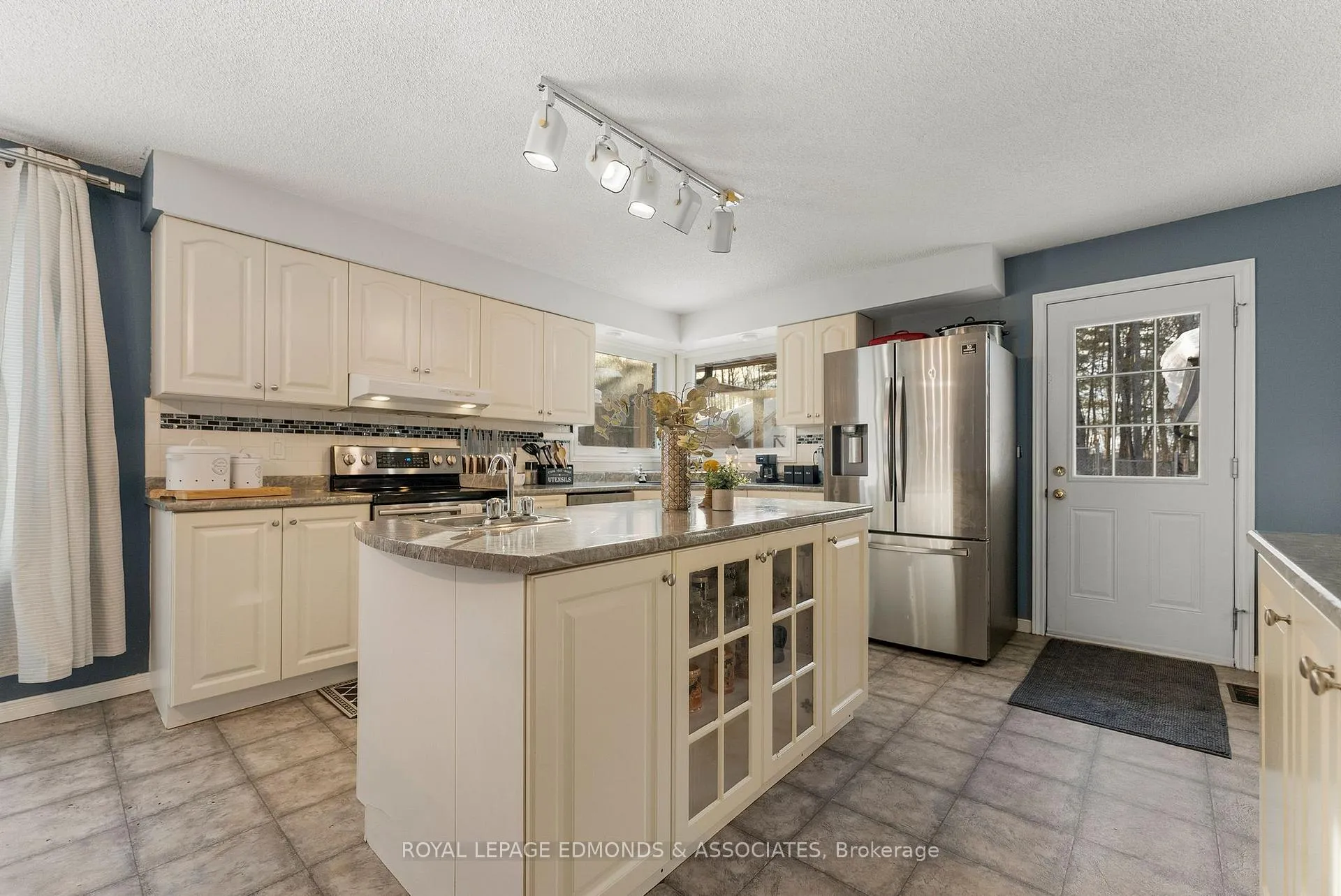 Photo 14 of 43 Lisa Crescent, Petawawa — HOMEH