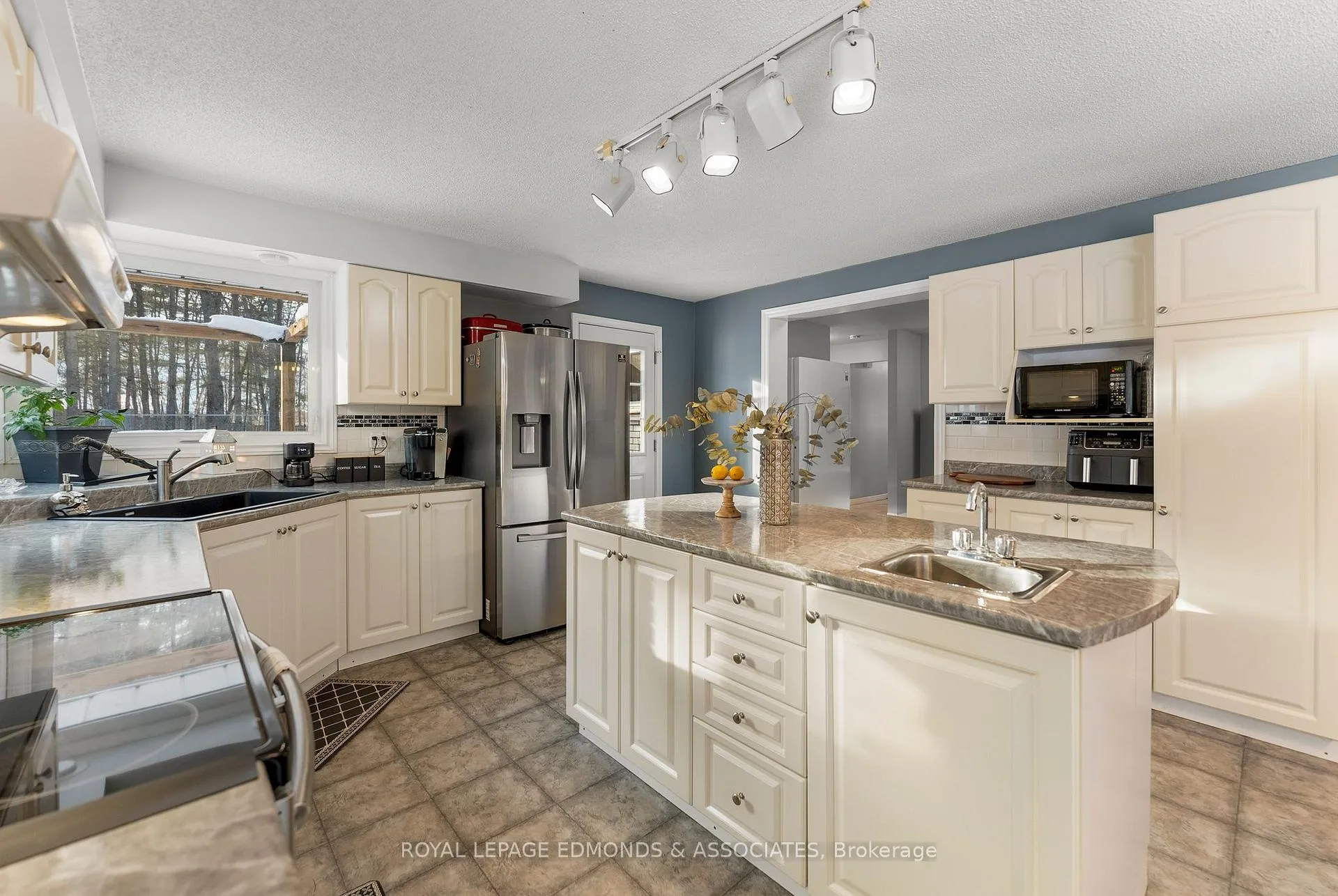Photo 16 of 43 Lisa Crescent, Petawawa — HOMEH