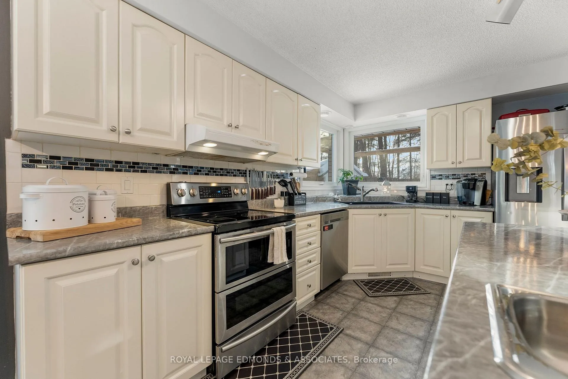 Photo 17 of 43 Lisa Crescent, Petawawa — HOMEH
