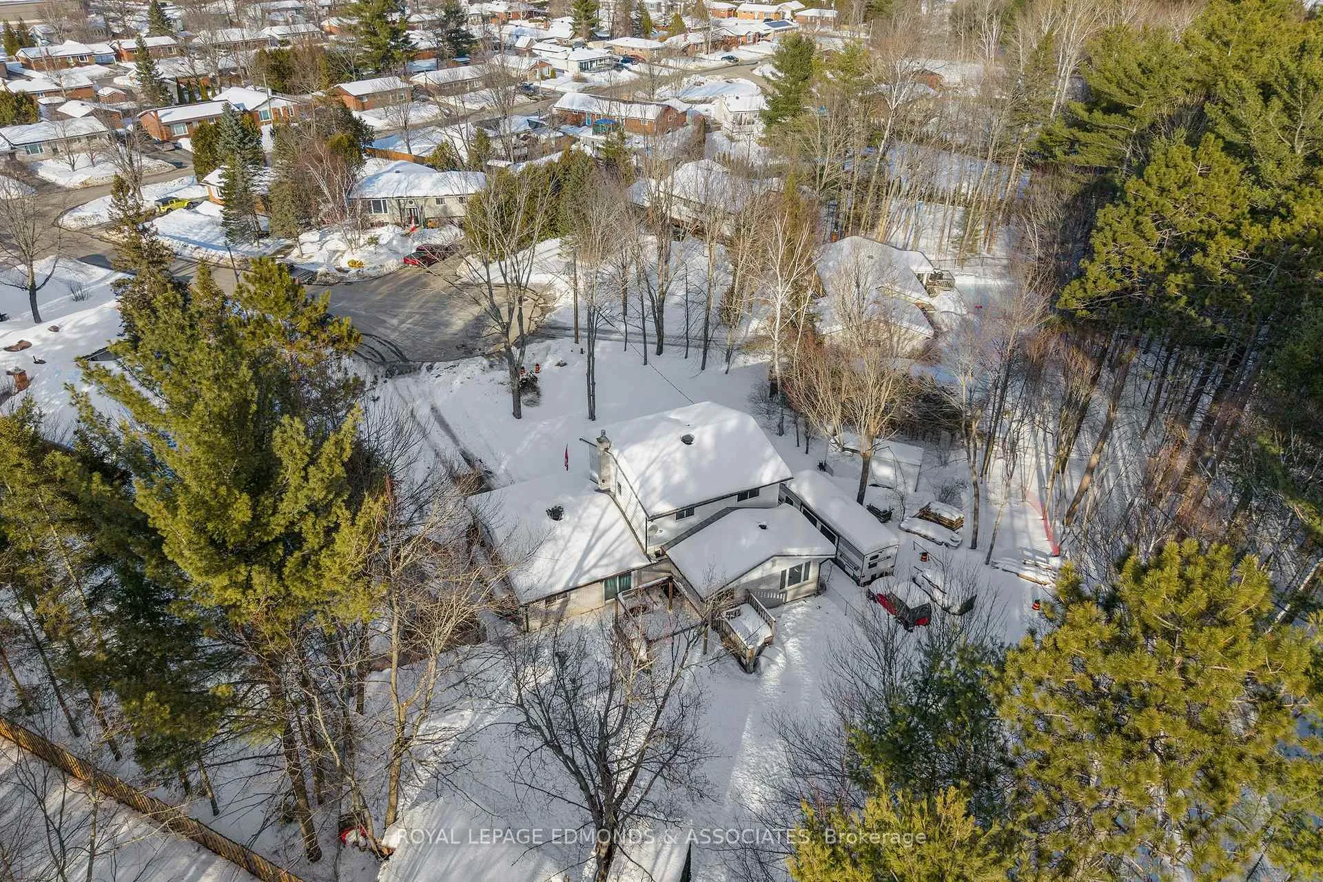 Photo 45 of 43 Lisa Crescent, Petawawa — HOMEH