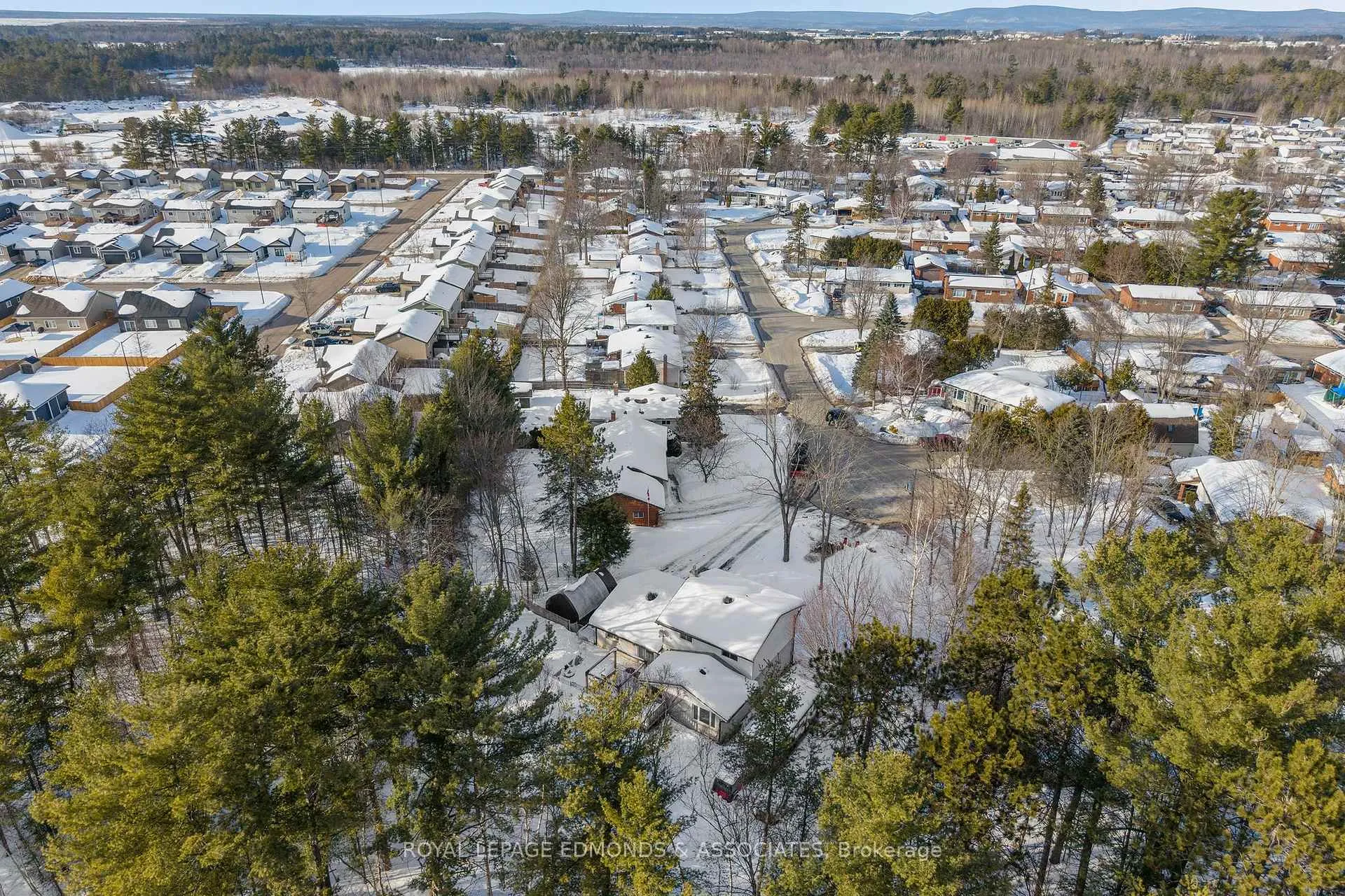 Photo 46 of 43 Lisa Crescent, Petawawa — HOMEH