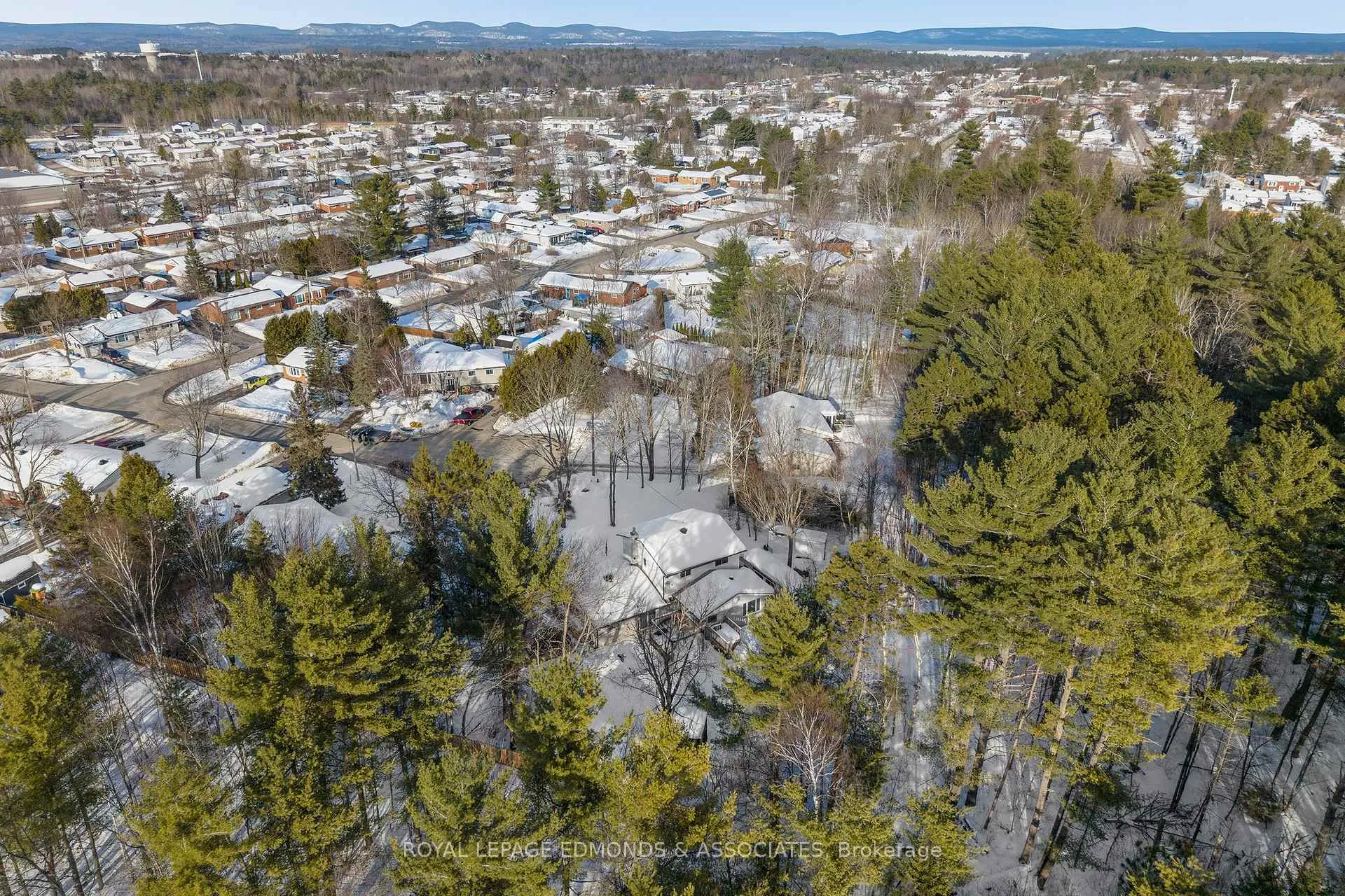 Photo 47 of 43 Lisa Crescent, Petawawa — HOMEH