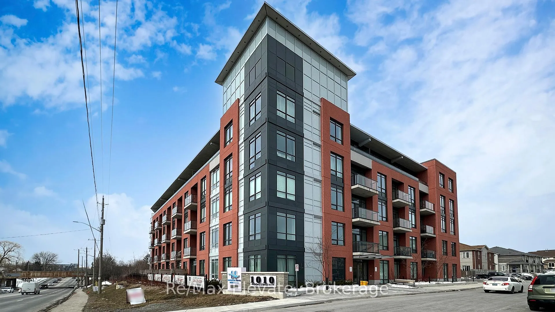 Front of Unit 519, 1010 Dundas Street E