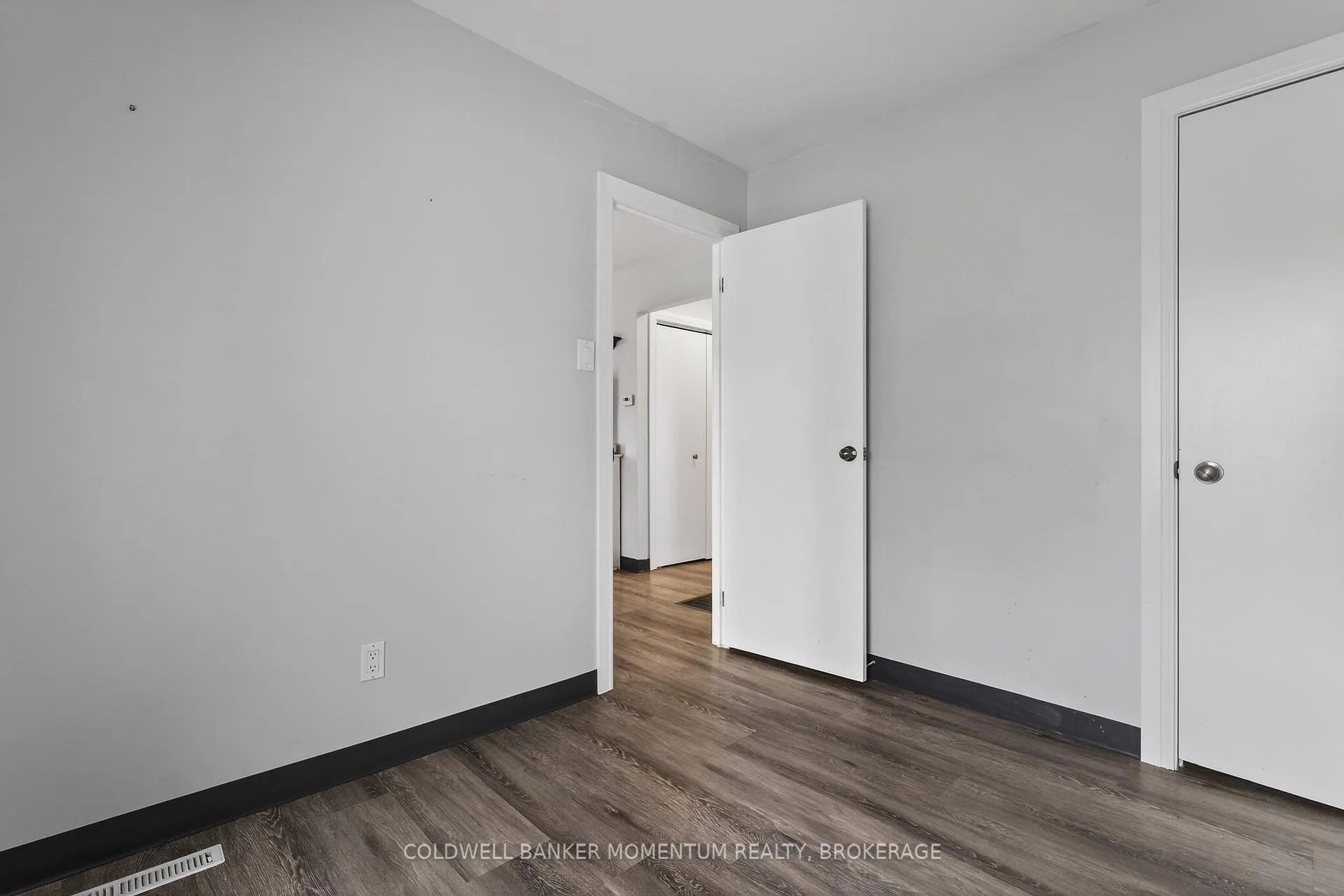 Photo 13 of 25 Coventry Street, St. Catharines, E. Chester — HOMEH