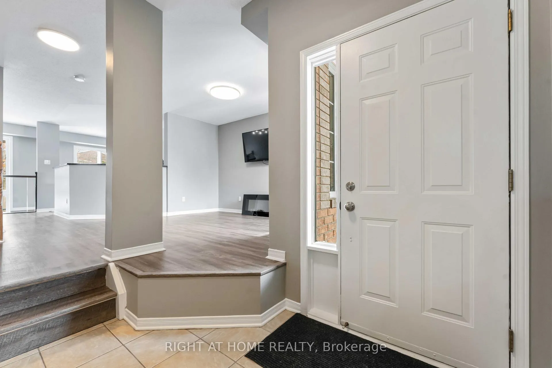 Photo 3 of 123 Kinross Private, Ottawa, Kanata - Morgan's Grant/South March — HOMEH
