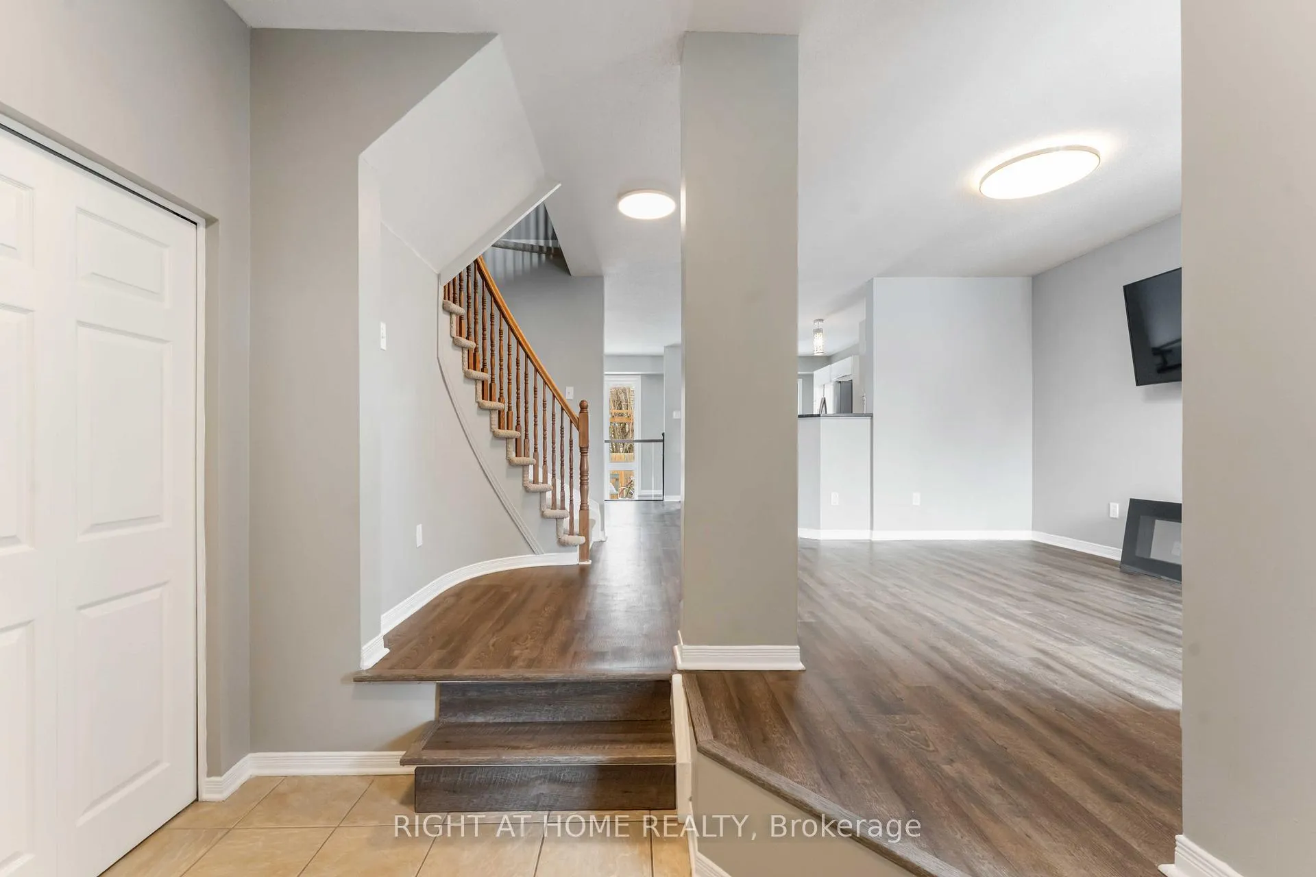 Photo 4 of 123 Kinross Private, Ottawa, Kanata - Morgan's Grant/South March — HOMEH