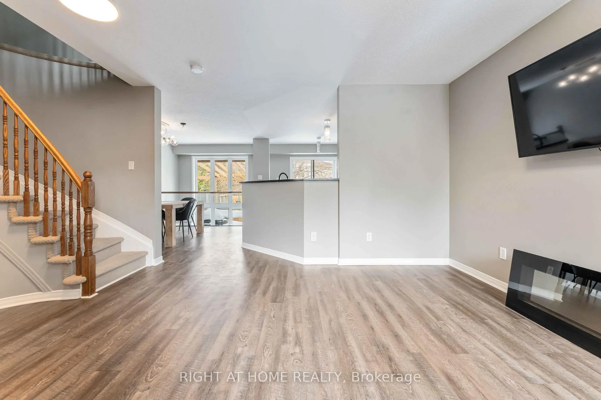 Photo 7 of 123 Kinross Private, Ottawa, Kanata - Morgan's Grant/South March — HOMEH