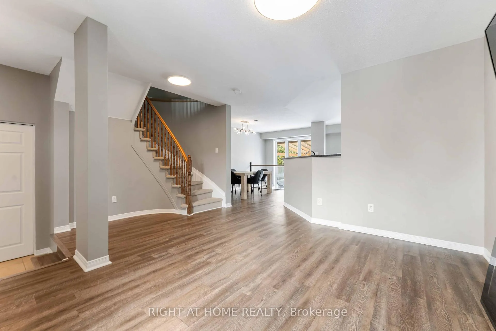 Photo 8 of 123 Kinross Private, Ottawa, Kanata - Morgan's Grant/South March — HOMEH