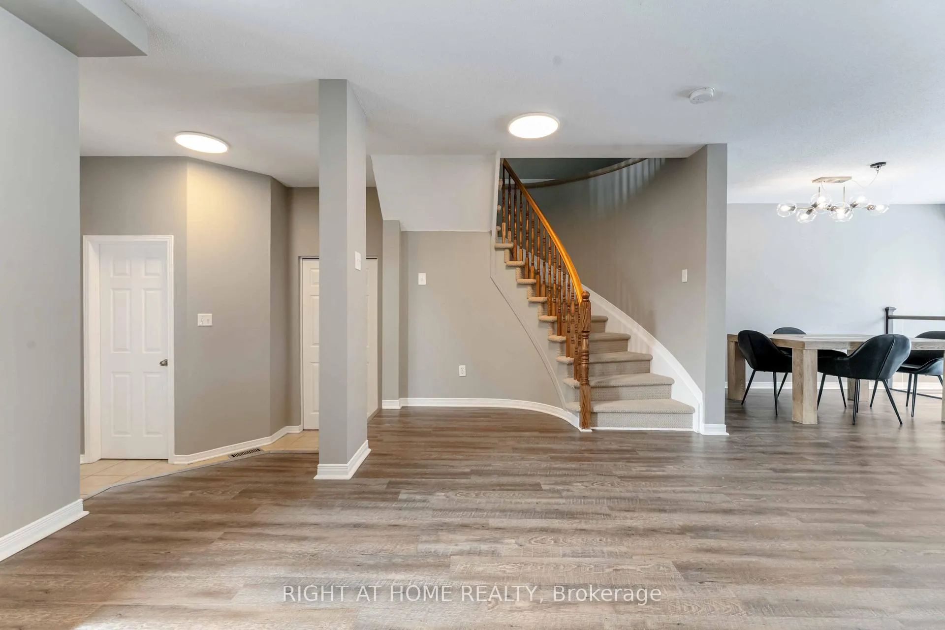 Photo 9 of 123 Kinross Private, Ottawa, Kanata - Morgan's Grant/South March — HOMEH