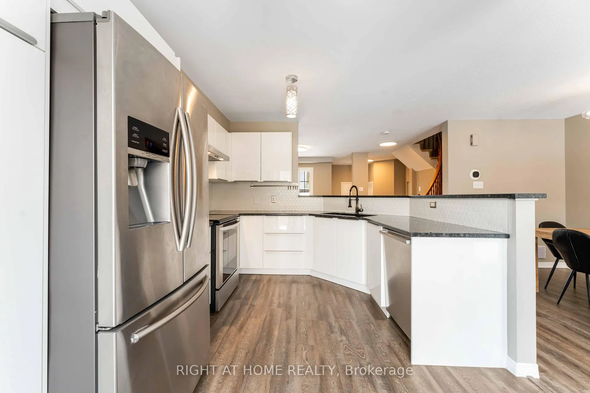 Photo 16 of 123 Kinross Private, Ottawa, Kanata - Morgan's Grant/South March — HOMEH