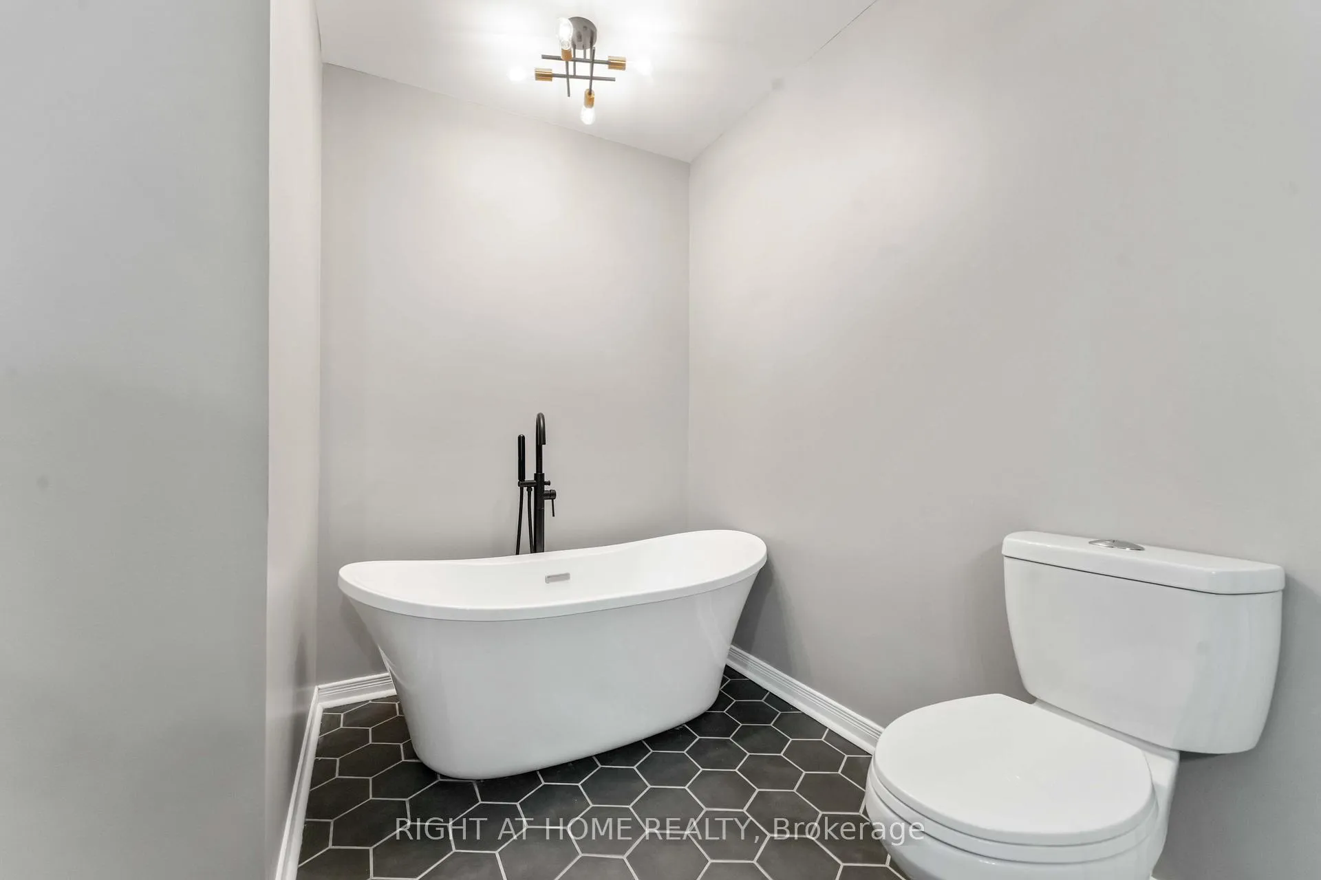 Photo 18 of 123 Kinross Private, Ottawa, Kanata - Morgan's Grant/South March — HOMEH
